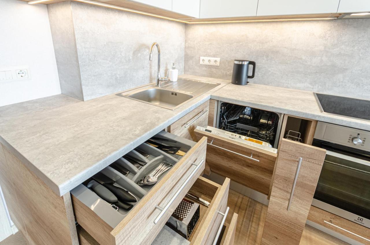 Petrovdom 5-25 In Cozy Apartment In Residential Complex "Beresteiskyi" Киев Екстериор снимка